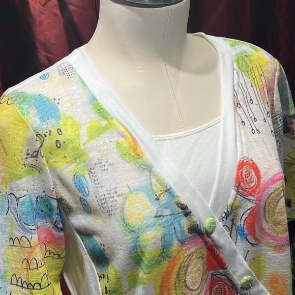 Trendy vneck blouse in vibrant colors - Picture 5 of 9